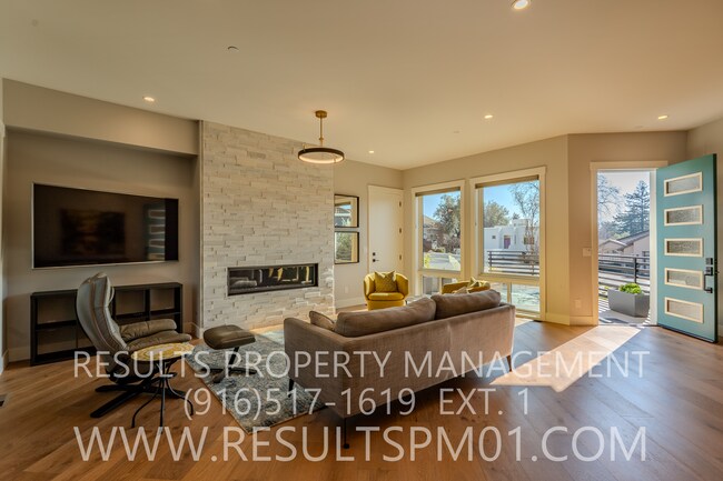 Building Photo - Stunning luxury custom home! 4 bedrooms heart of Fairoaks