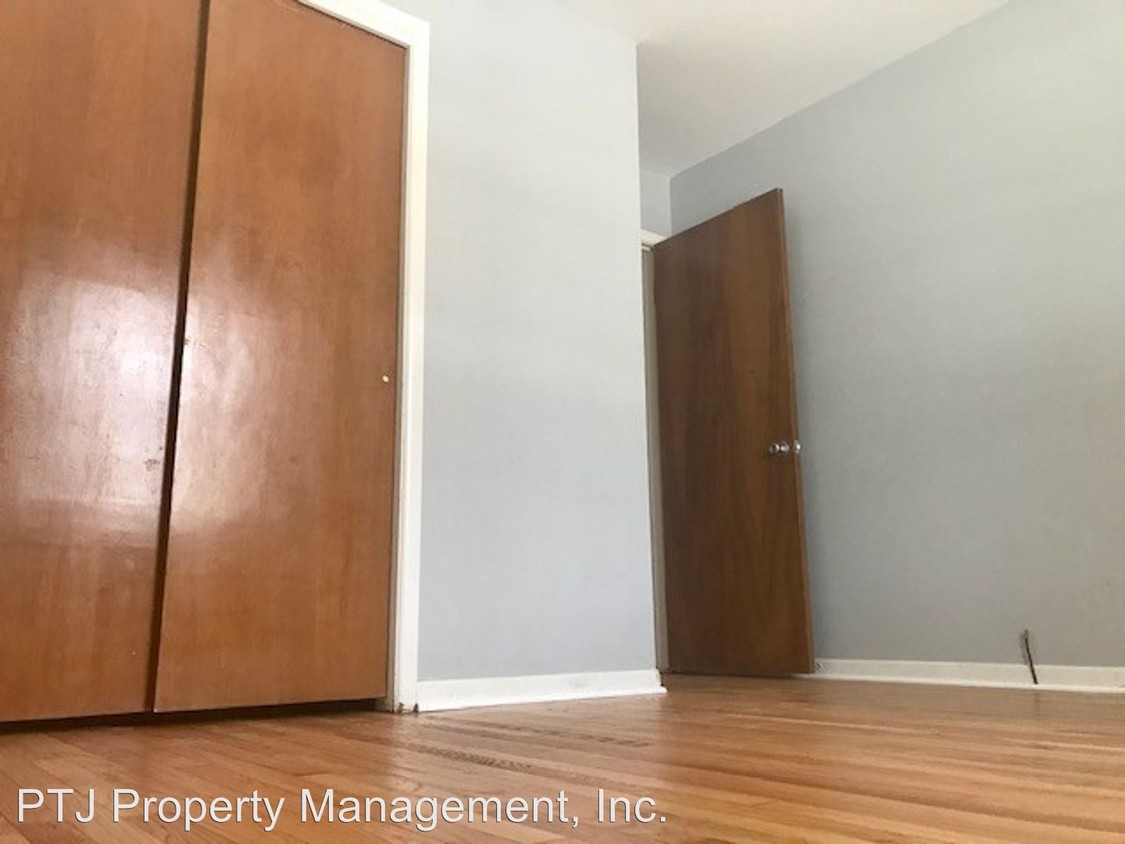 Primary Photo - 2 br, 1 bath Apartment - 3330 GLADIOLA AVE SW