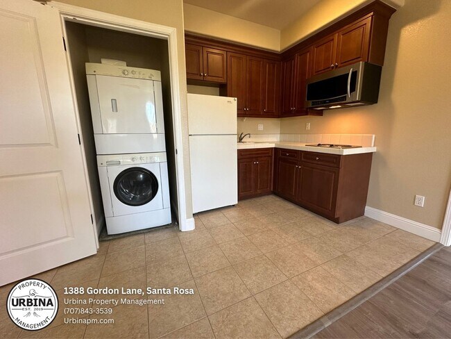 Foto del edificio - Charming 1-Bedroom, 1-Bath Granny Unit Abo...