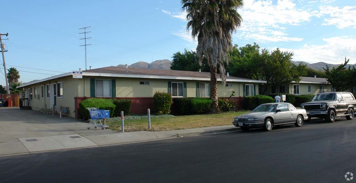 Primary Photo - 180-184 Dempsey Rd