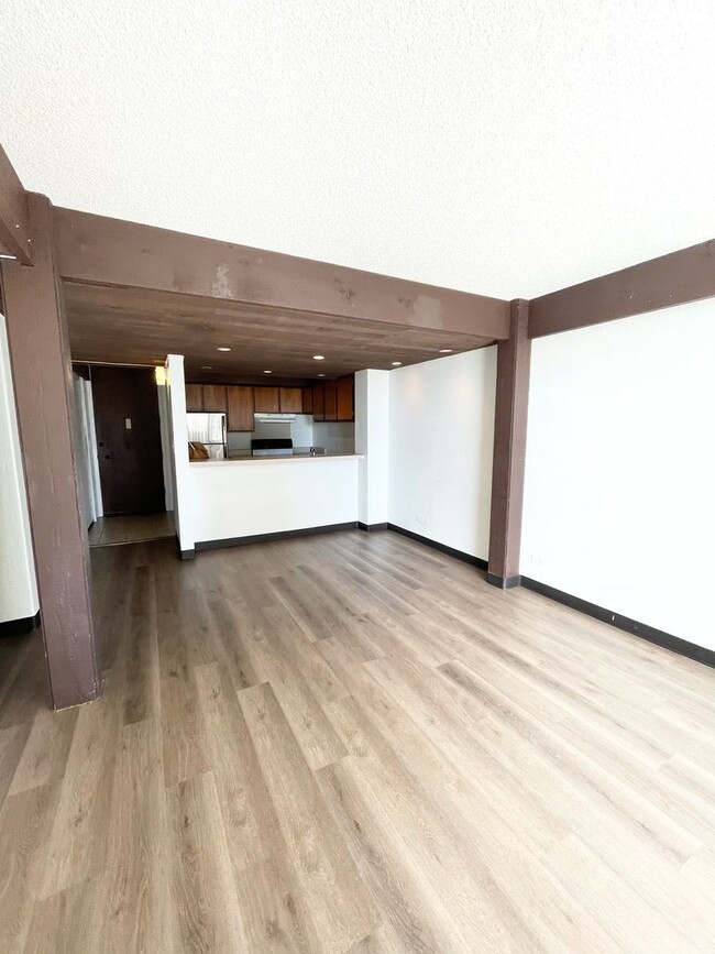 Building Photo - **2 Bedroom/1 Bath/1 Parking Unit located ...