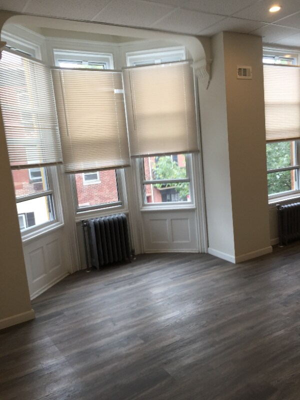 Building Photo - 425 S 15th St