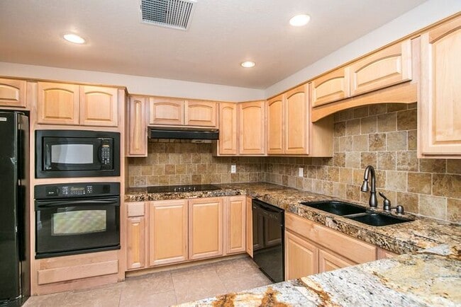 Building Photo - Farm House in Mesa !!