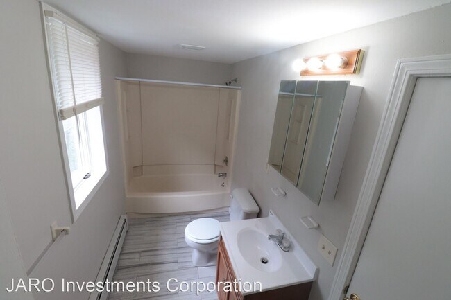 Foto del edificio - 4 br, 1 bath House - 27 Julius St.