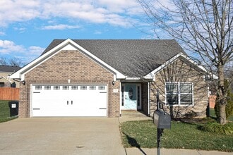Building Photo - 716 Elm St