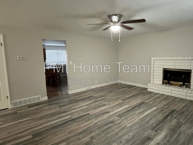 Foto del edificio - 215 Cobblecreek Rd