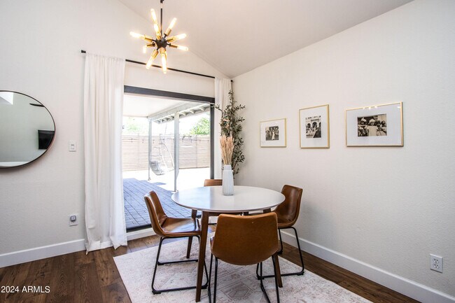 Foto del edificio - 14239 N 45th St