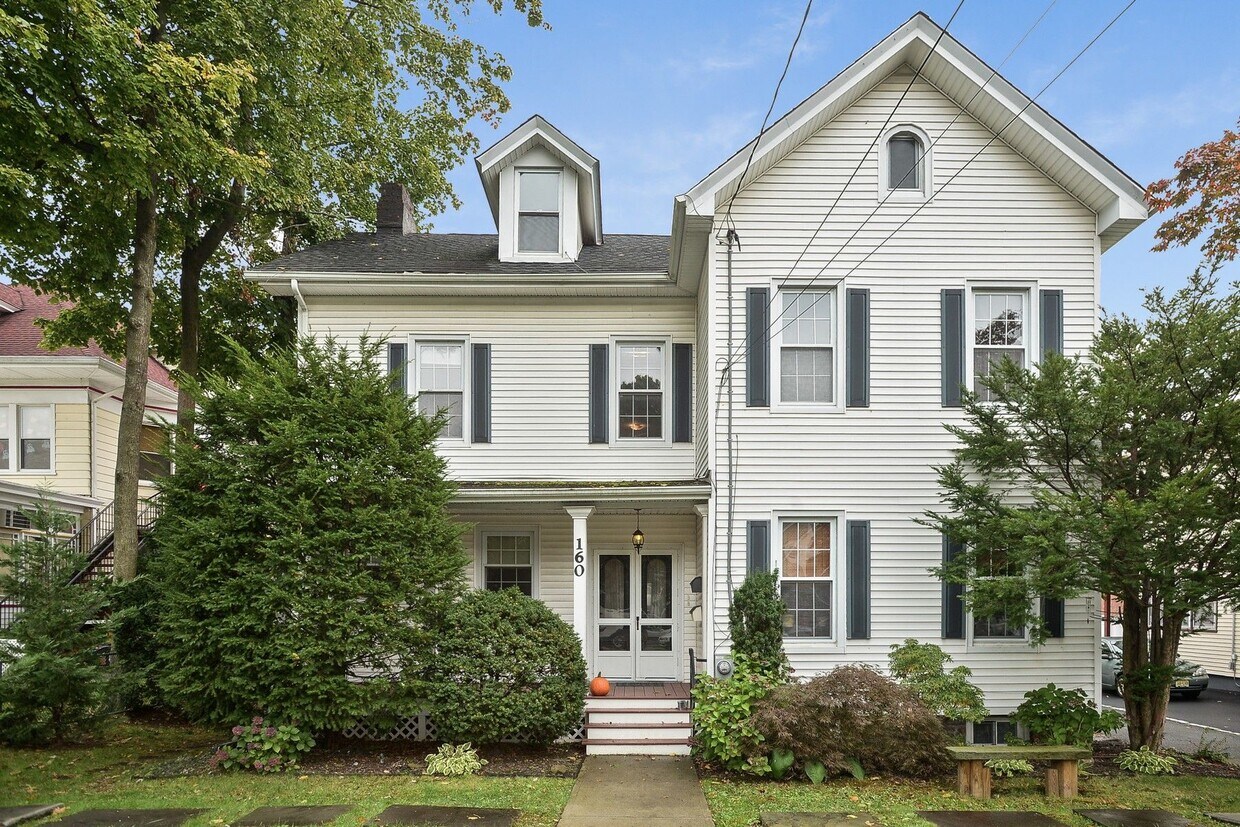 Primary Photo - 160 Washington St