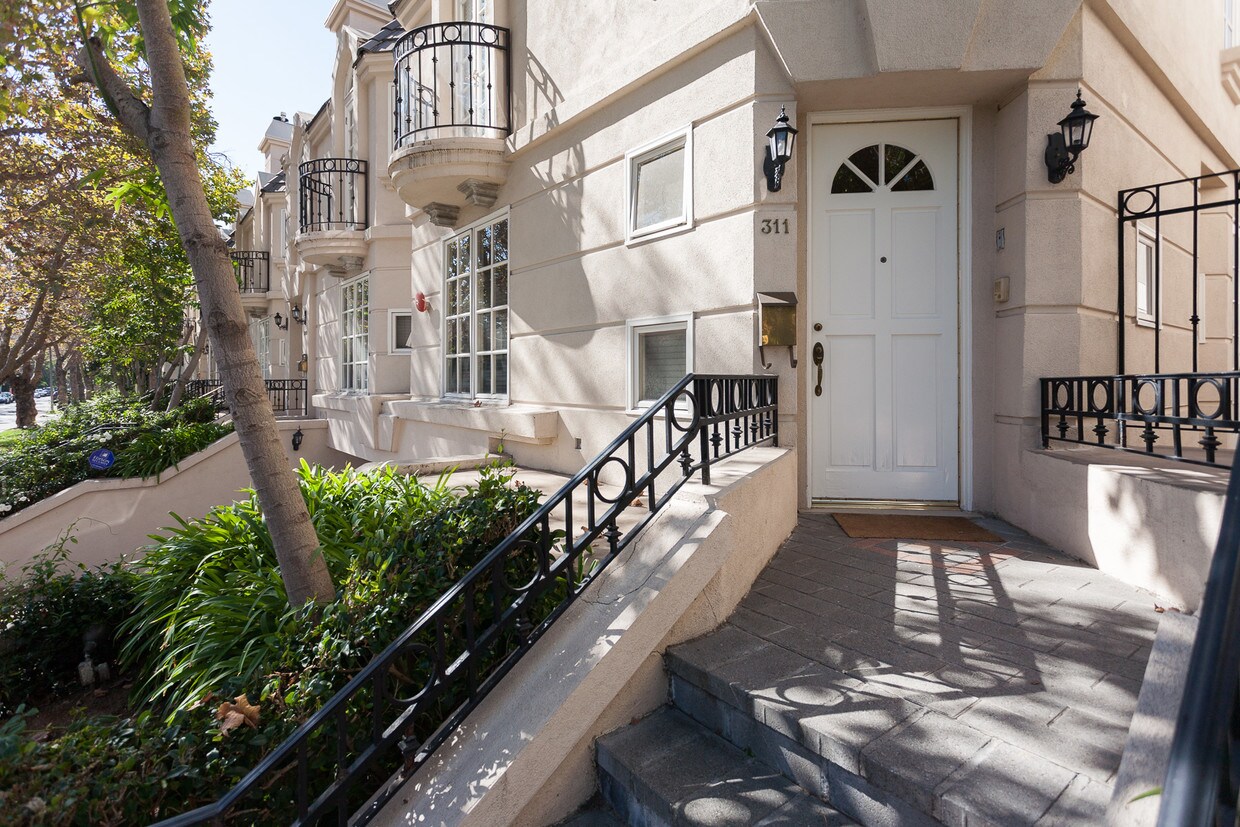 311 N Almont Dr, Beverly Hills, CA 90211 Townhome Rentals in Beverly