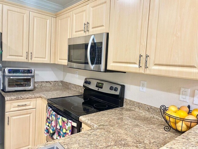 Foto del edificio - 4935 SW 66th Terrace