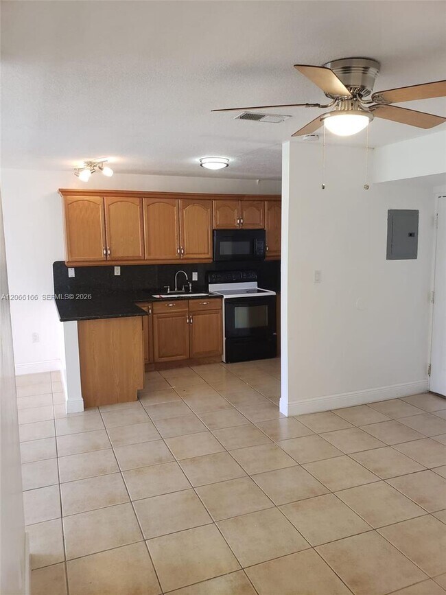 Foto del edificio - 8425 NW 8th St