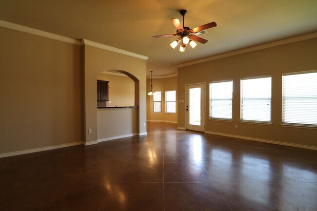 Foto del edificio - 3101 Stallion Dr