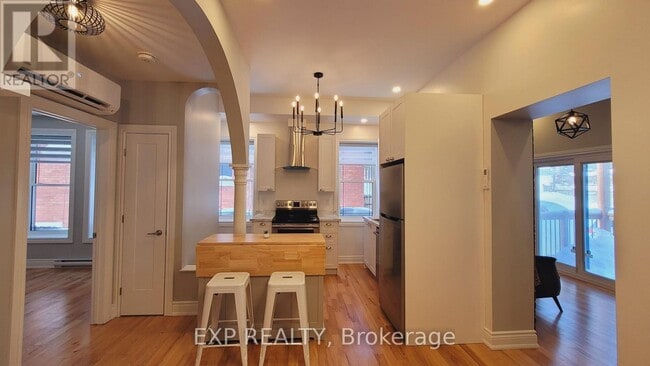 Building Photo - 103 - 157-159 JAMES STREET