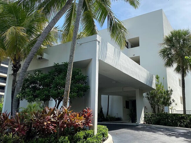 Entrada al condominio - 420 Celestial Way