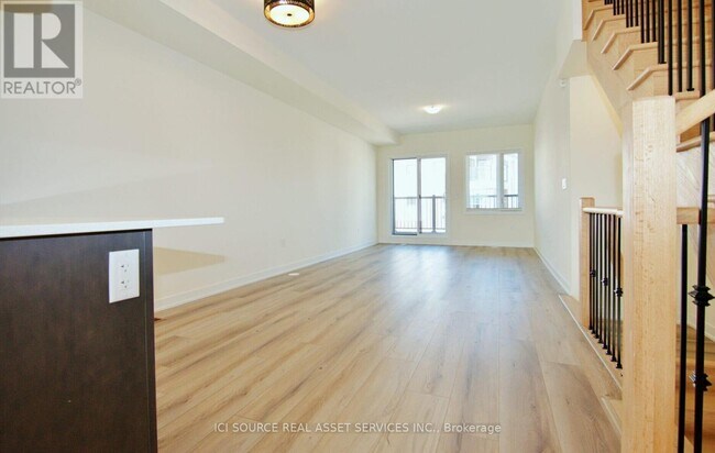 Building Photo - 1695 Dersan St
