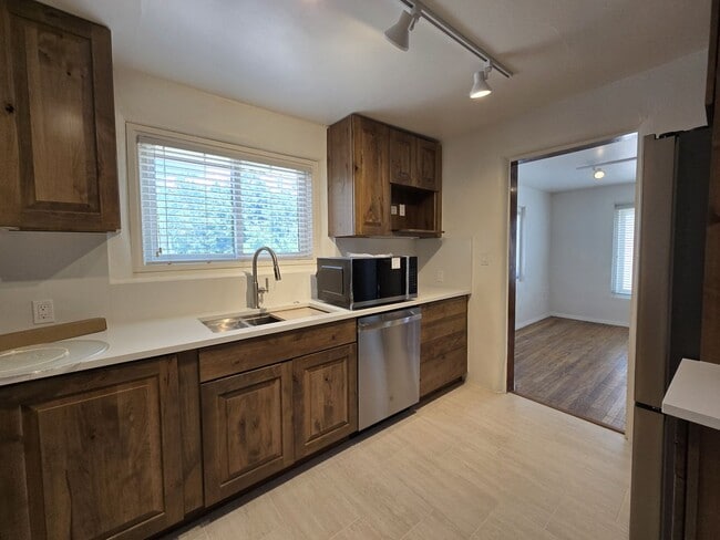 Building Photo - 802 Agua Fria St