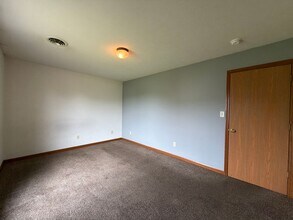 Building Photo - 279 Woodridge Ct
