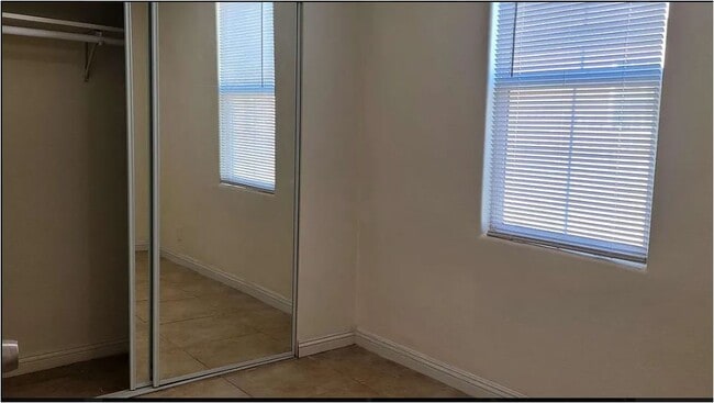Foto del edificio - 1374 Villa St
