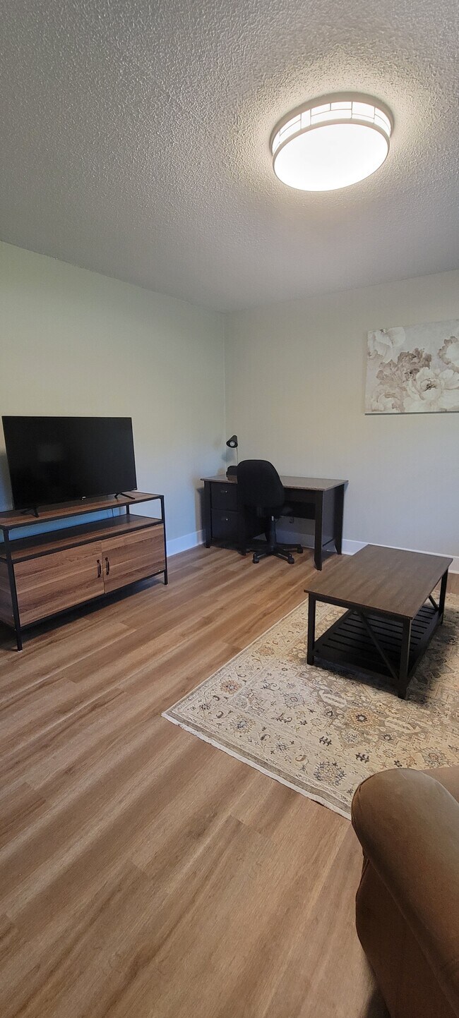 Foto del edificio - 405 Blyth Rd