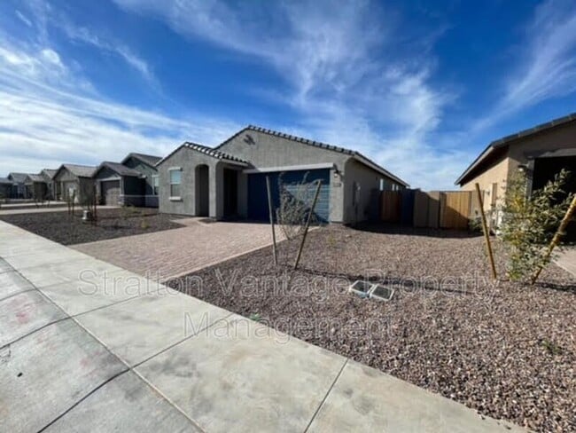 Building Photo - 35480 N Perennial St