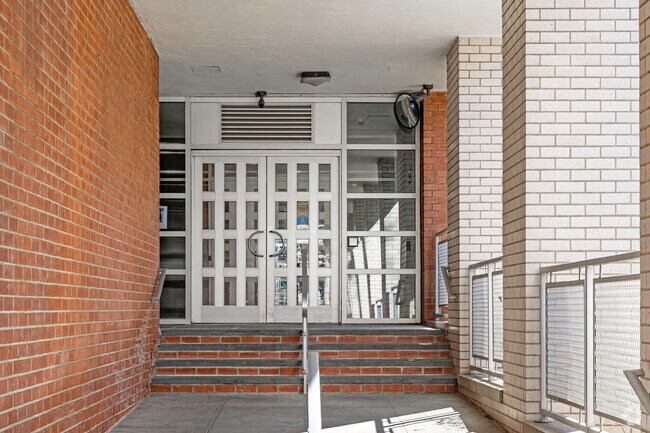 Entrada - Orloff Towers