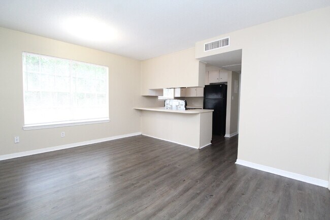 Foto del edificio - 1 bed/1 bath first-floor apartment near UW...