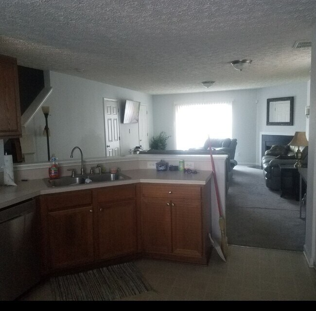 Kitchen - 432 Saint John Dr