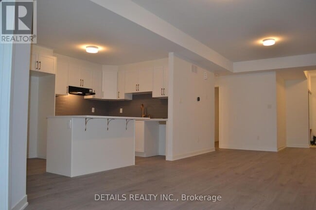 Building Photo - 373 Olivenite Private