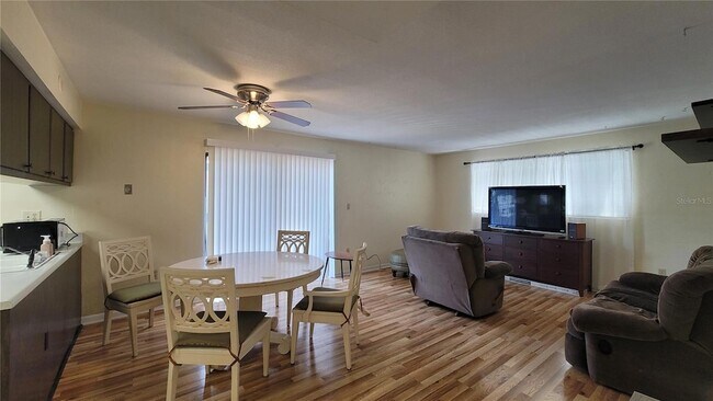 Foto del edificio - 415 NW 39th Rd