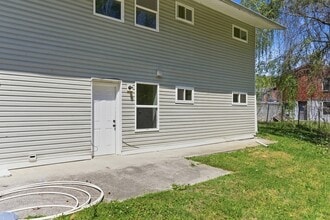 Building Photo - 3300-3374 Valley View Dr NE