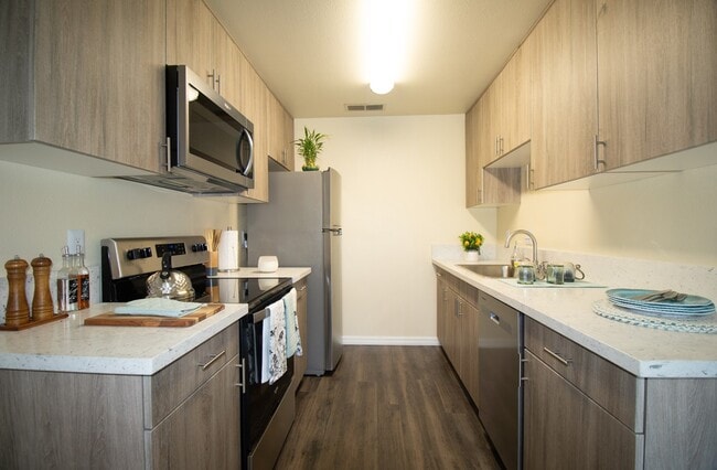 Building Photo - Gold Coast Apartments *First Month Free*