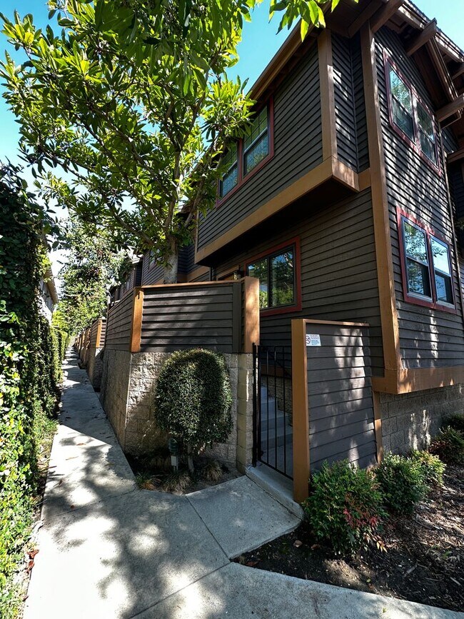 Foto del edificio - Townhouse in the heart of Pasadena