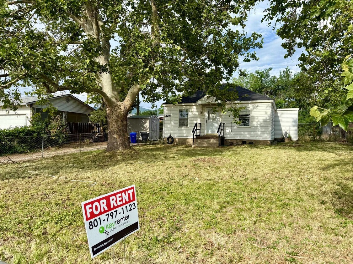 Primary Photo - Updated Bountiful Home | 3 Beds, Finished ...