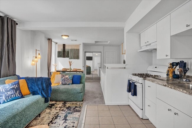 Foto del edificio - 468 E Walnut Ln