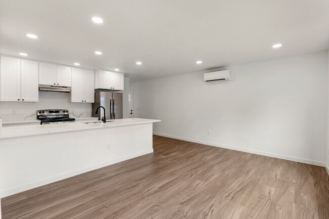 Building Photo - Brand new 3 bedroom 3 full bath townhouse in Thurston! $1,000 OFF YOUR FIRST MONTH'S RENT!