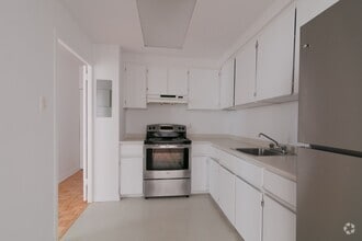 Building Photo - 900 Av. Rockland