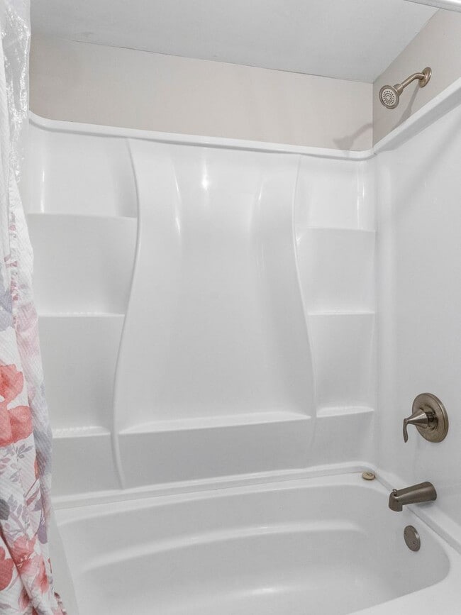 Photo - Newly Upgraded Duplex Unit for Rent – Modern Kitchen & Bathroom | Gloucester, NJ House