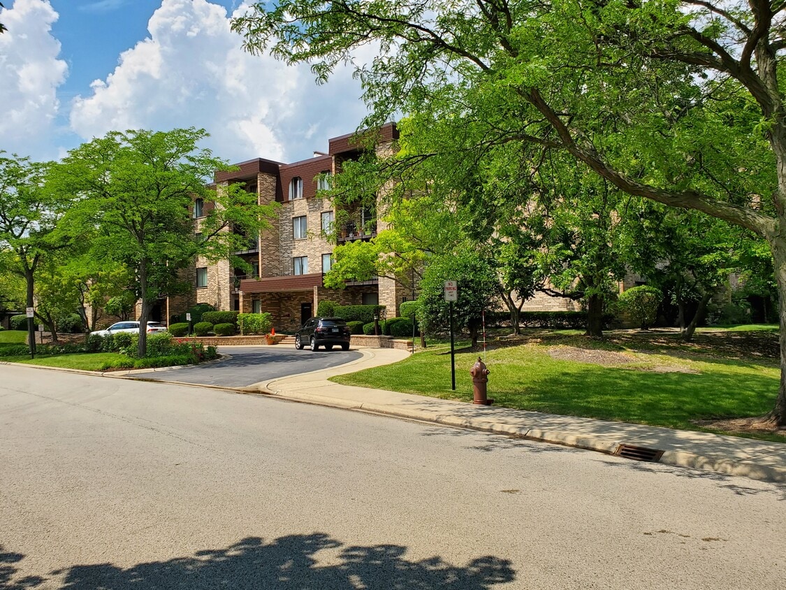 Front - 2150 Valencia Dr