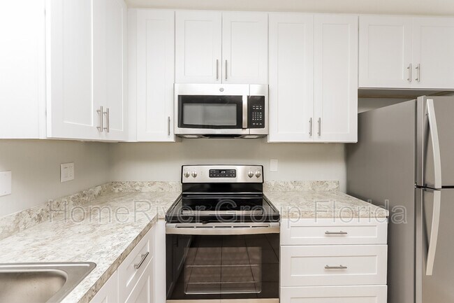 Building Photo - 522 Flamingo Dr