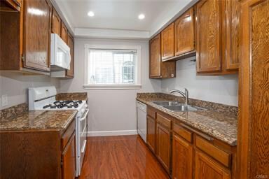 Building Photo - 525 E Verdugo Ave