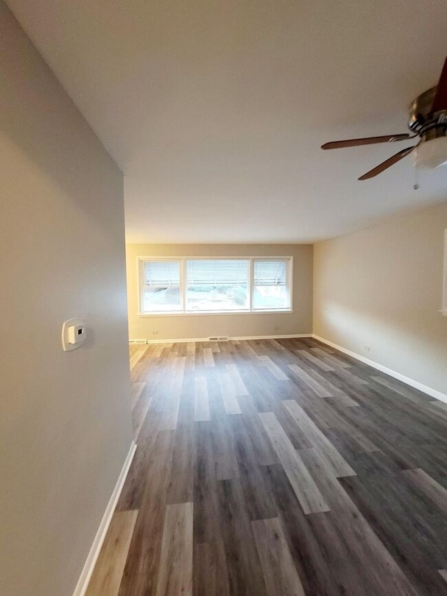 Building Photo - Newly Remodeled 3br 1.1 bath