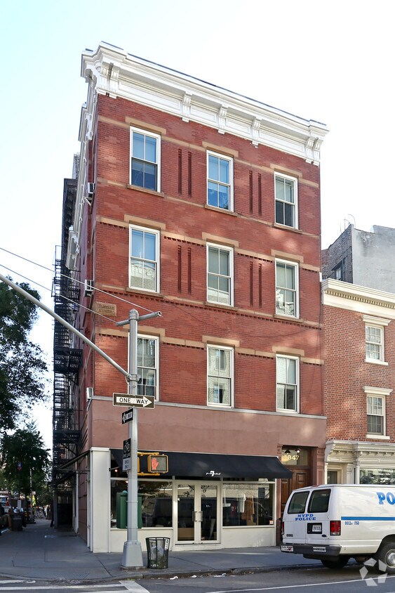 Primary Photo - 347 Bleecker St