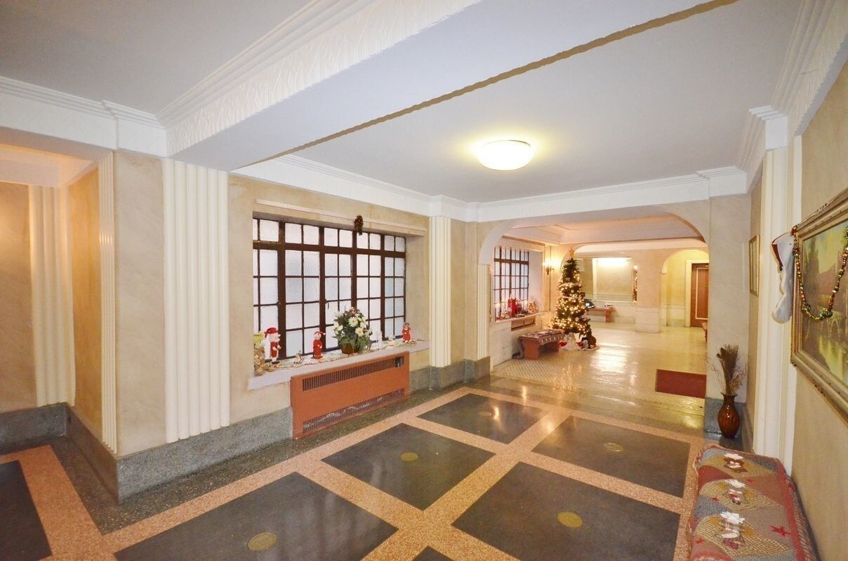 Lobby - 130 Bay Ridge Pkwy