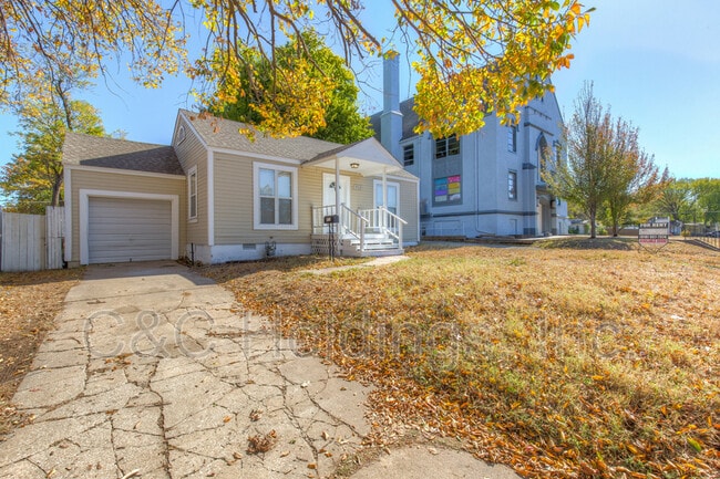 Building Photo - 403 S Pittsburg Ave