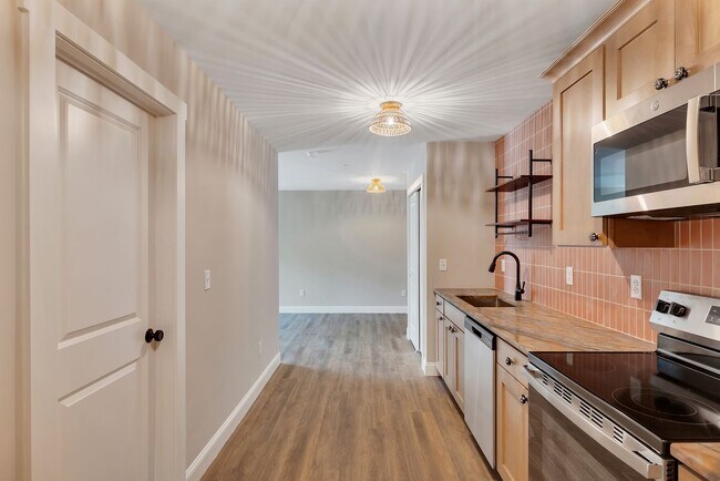 Building Photo - 36 Pawling Ave
