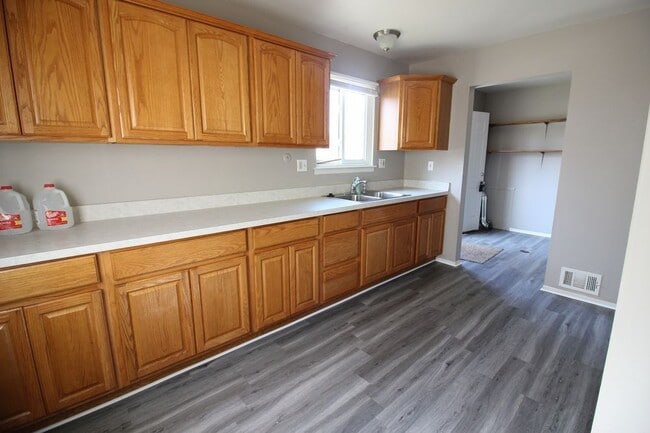 Building Photo - Taylor Home for Rent