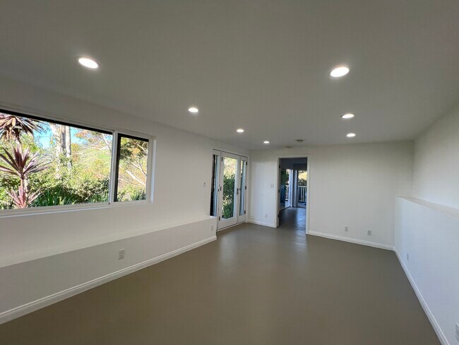 Livingroom - 3623 Serra Rd