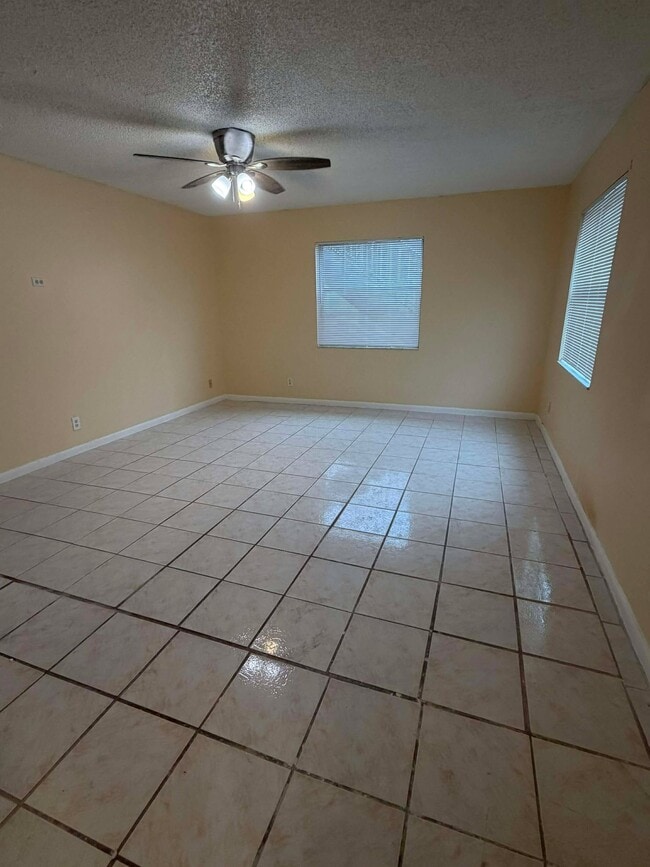 Foto del edificio - 501 W 1st St