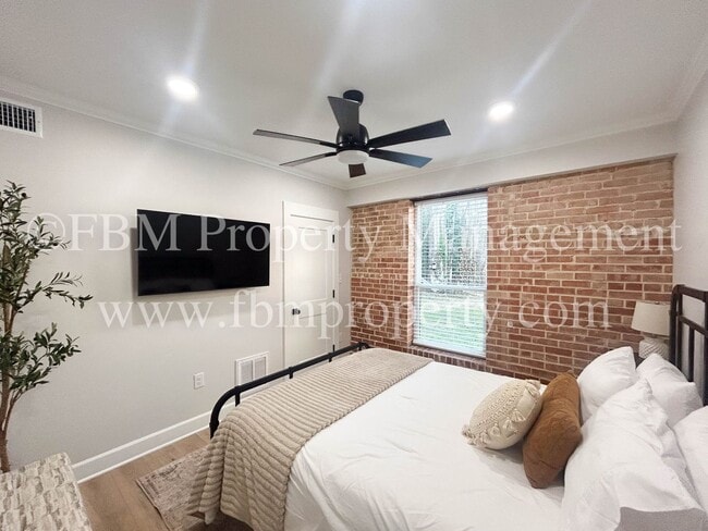Foto del edificio - 112 W Knox St