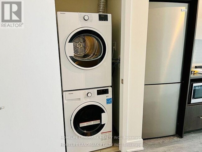 Building Photo - 188 Fairview Mall Dr